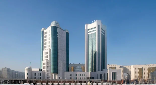 Парламент Құрылтай және оның депутаттарының мәртебесі туралы заңды қарауға кірісті