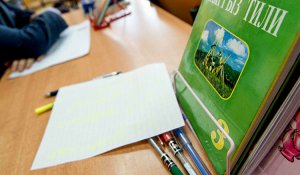 Садыр Жапаров қырғыз тілінің қолдану аясын кеңейтетін заңға қол қойды