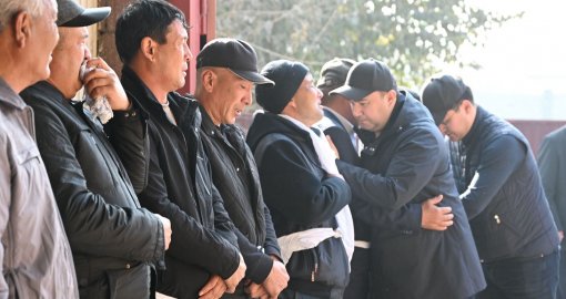 Түркістан облысының әкімі Жетісайдағы өрттен қаза тапқан отбасылардың туыстарына көңіл айтты