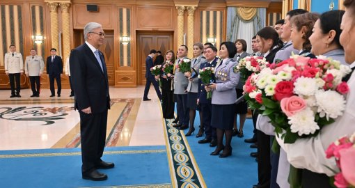 Тоқаев күштік құрылым қызметкерлеріне пәтер кілтін табыстады