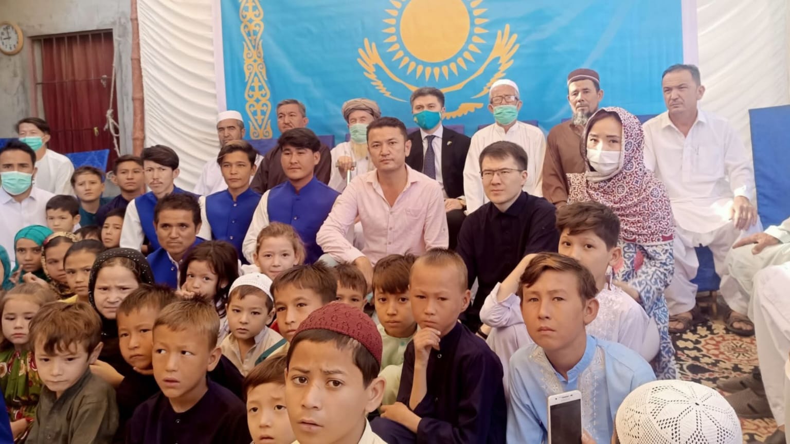 «Жағдайымыз ауыр»: Пәкістаннан Ауғанстанға «жер аударылған» қазақтар көмекке мұқтаж